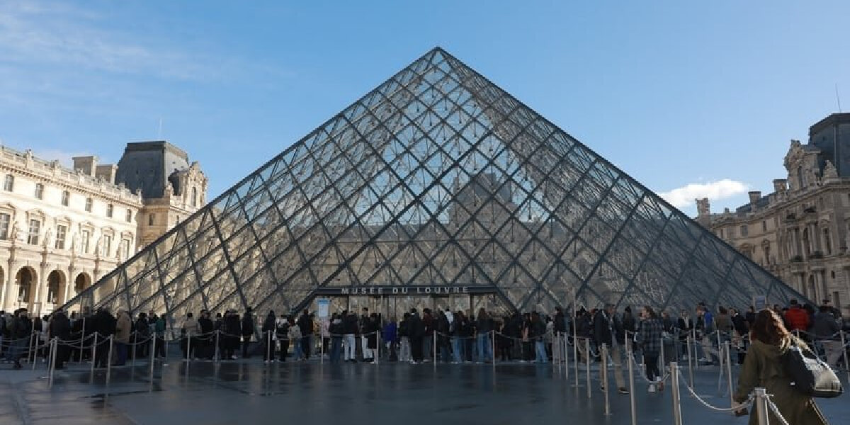 Louvre Museum in Paris Shuts Down After Bold Robbery, Says French Minister
