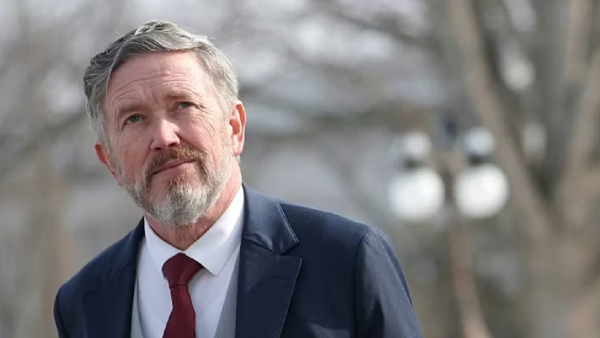 Massie Threatens to Go ‘Nuclear’ and Reveal Epstein Client Names If Bondi Won’t Unredact Them